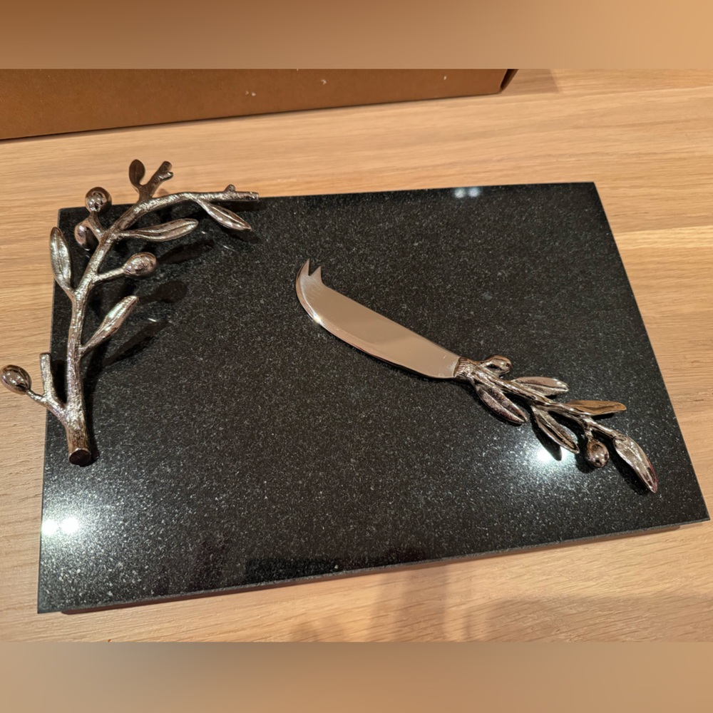 NWB Michael Aram Olive Branch SIlver Black Granite Cheese Board & Knife Set